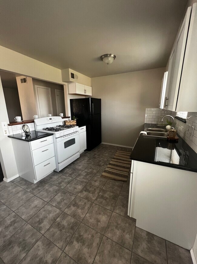 Foto del edificio - 43 Shirley Ln