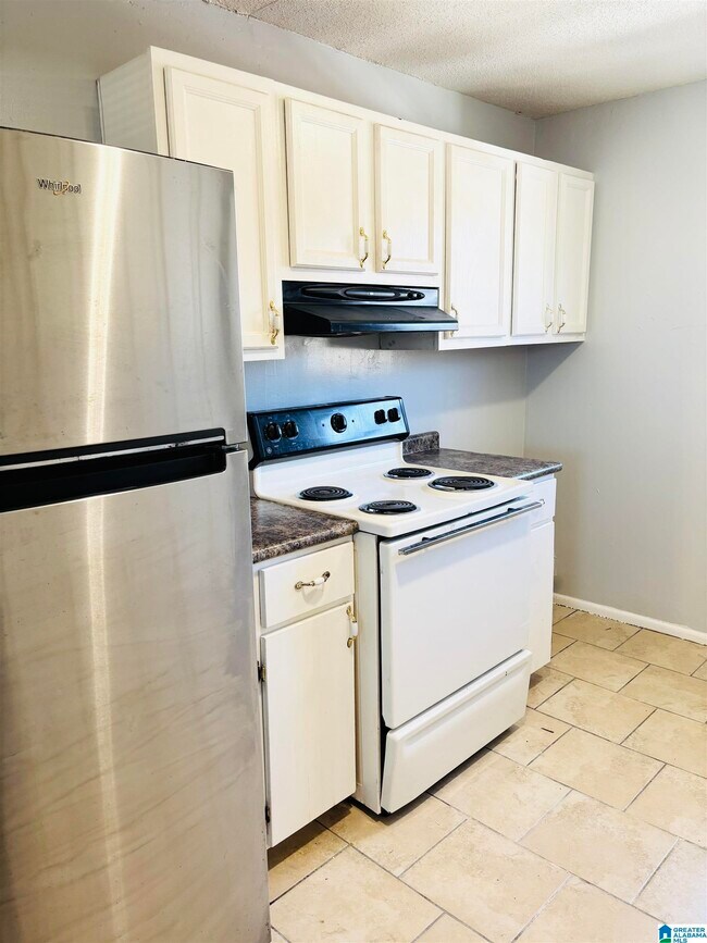 Building Photo - 732 AVENUE F F Ave