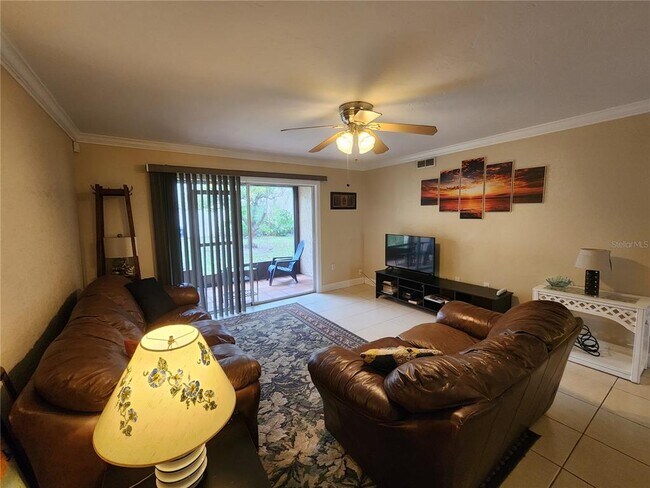 Foto del edificio - 2720A Hidden Lake Blvd