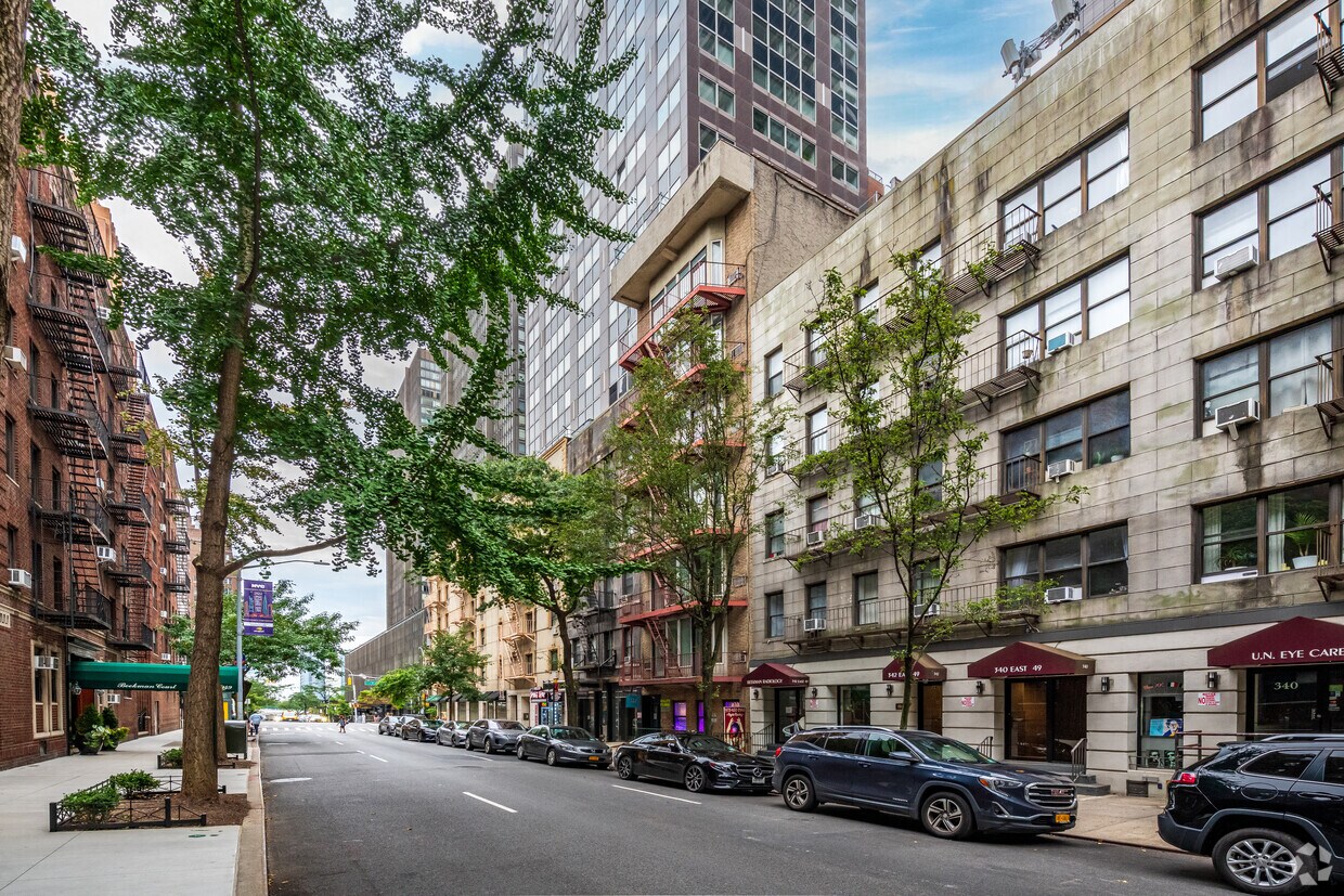 Foto principal - 344 E 49th St