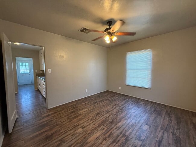 Foto del edificio - Taft Heights Home!