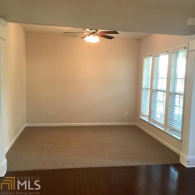 Foto del edificio - 595 Cricklewood Dr