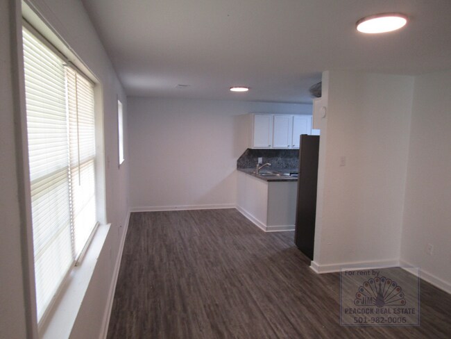 Foto del edificio - 3720 Burks Ave