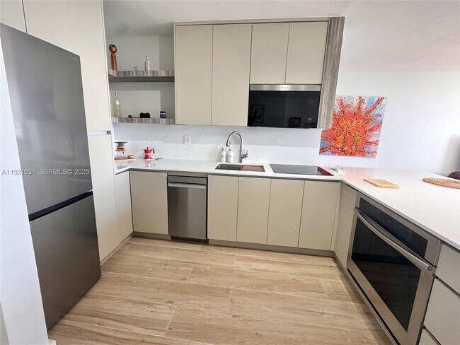 Foto del edificio - 2899 Collins Ave