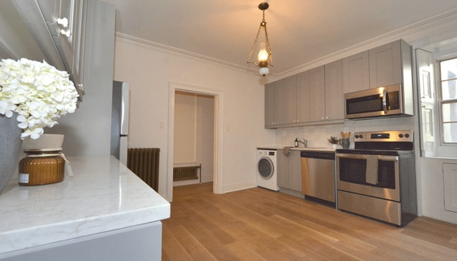 Building Photo - 1352 Hollis Street