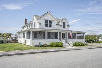 Building Photo - 63 Glades Rd