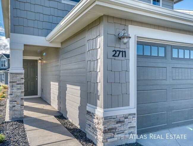 Building Photo - 2711 W Balboa Dr