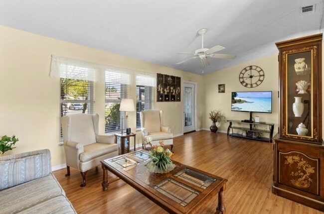 Foto del edificio - 980 SE Breakwater Ave