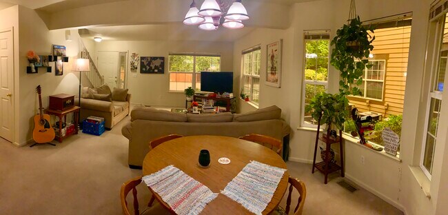 Dining area - 4515 Starflower Dr