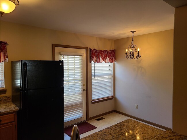 Building Photo - 16527 Carriage View Ct