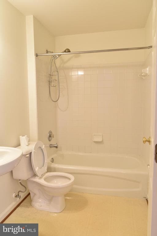 Building Photo - 2542 Banshire Dr