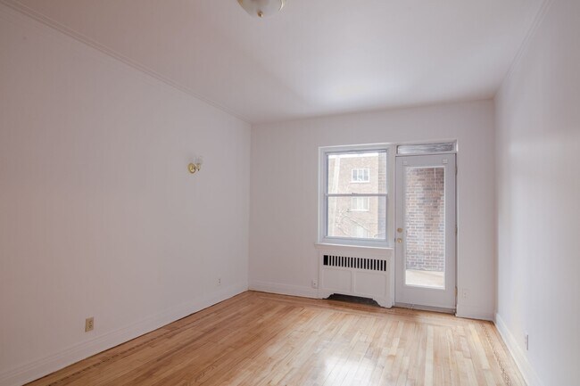 Building Photo - 6211 Av. Lennox