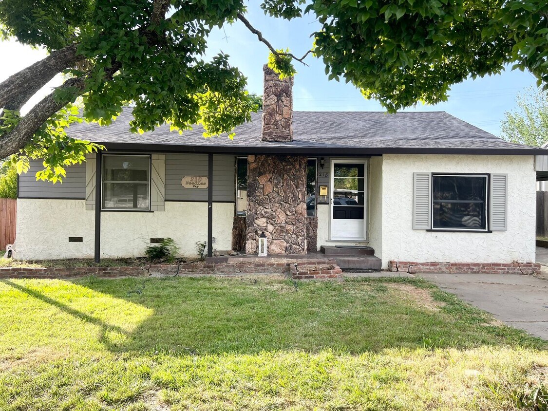 Foto principal - Three Bedroom Two Bathroom Home in Folsom