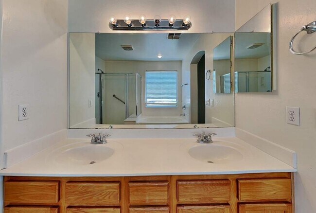 Foto del edificio - 9719 W Darrow St