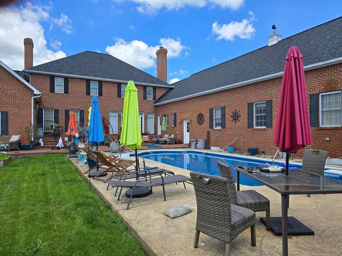 Enclosed Pool Area - 1495 Merrimans Ln