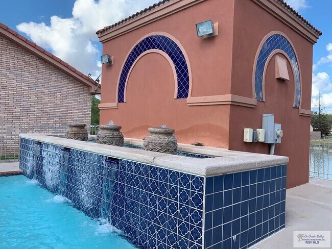 Foto del edificio - 2200 Laredo Rd