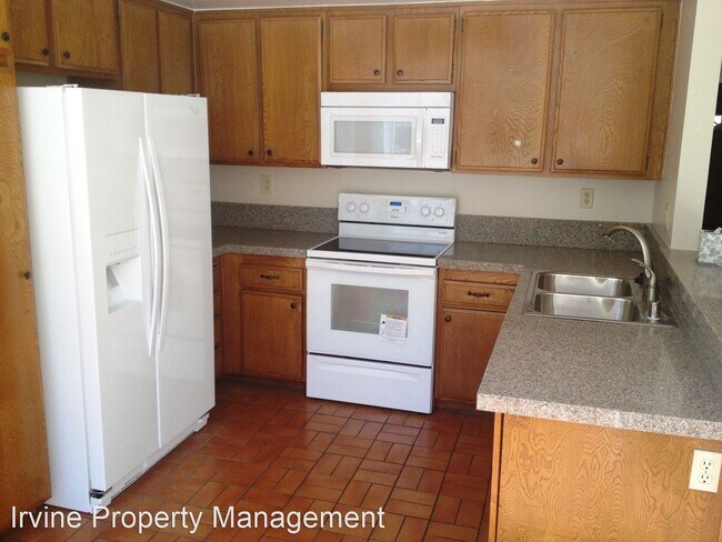 Building Photo - 4 br, 2.5 bath House - 28 Lucero West