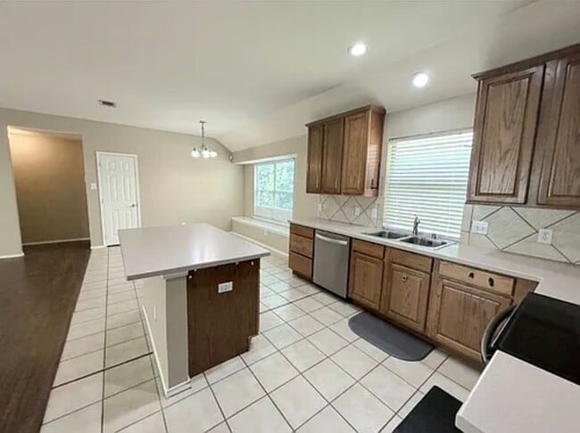 Building Photo - 13645 Valley Mills Dr