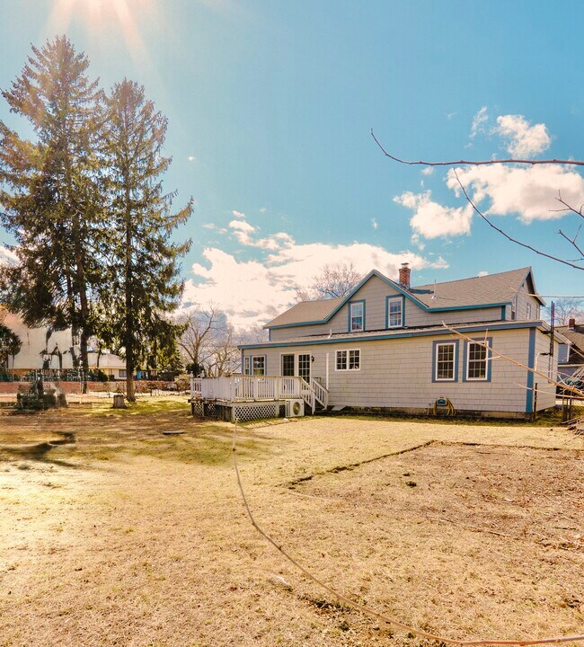 Building Photo - 178 Manning St