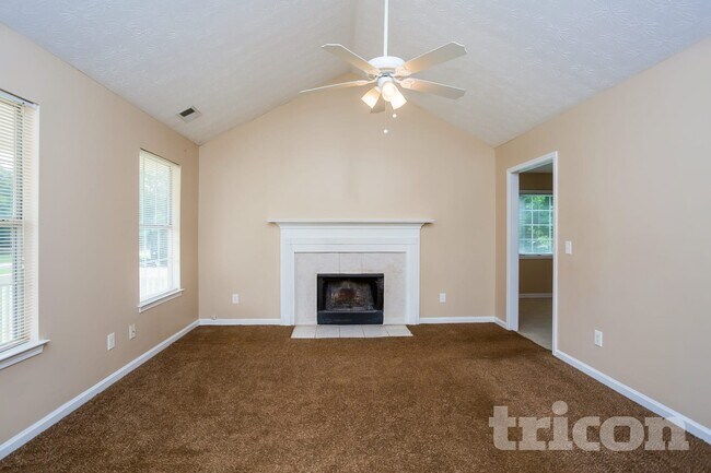 Foto del edificio - 100 5 Oaks Dr