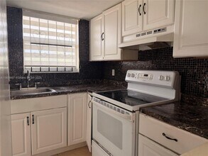 Building Photo - 13725 NE 6th Ave