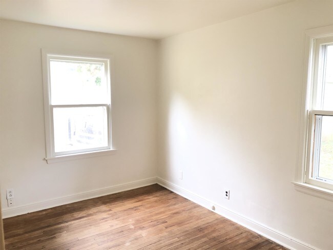 Building Photo - 478 Sunset Dr
