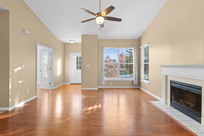 Building Photo - 952 Helston Ave