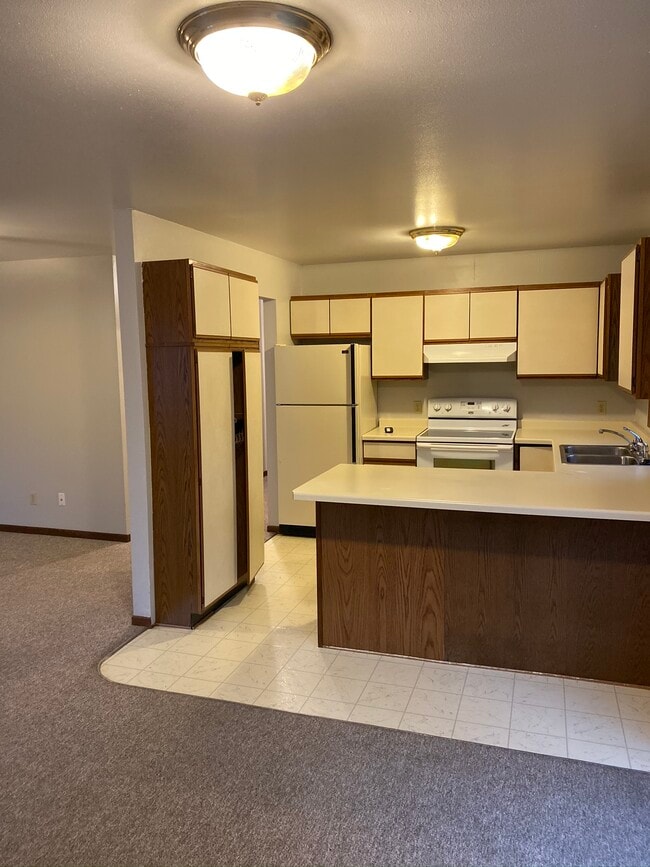 Kitchen - 803 Meadowview Ln