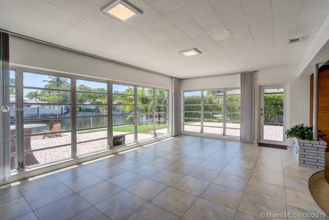 Building Photo - 12805 N Bayshore Dr