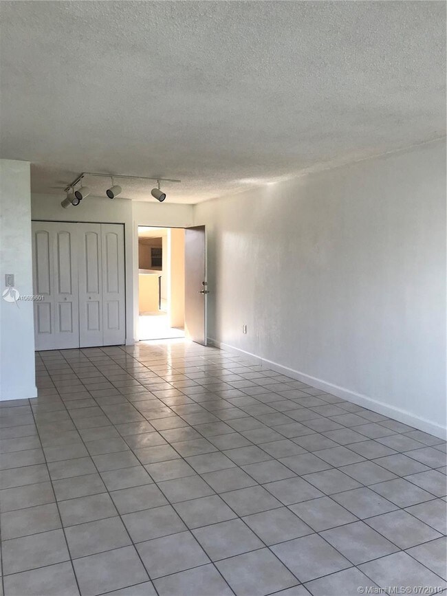 Building Photo - 870 NW 87th Ave