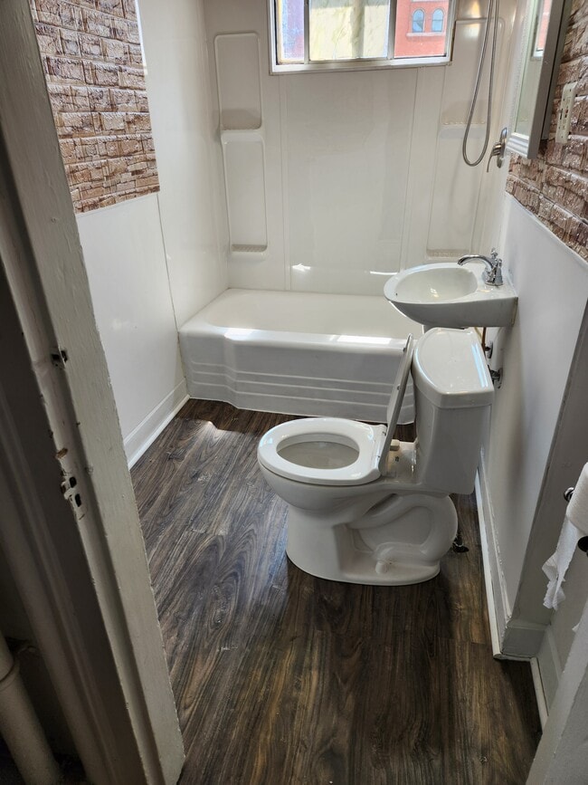 Bathroom - 946 Main St