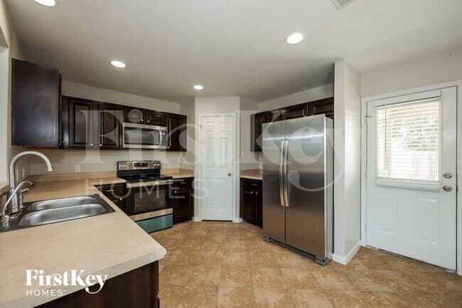 Building Photo - 10711 Ranchland Fox