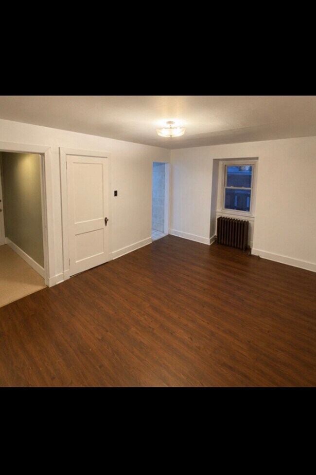 Building Photo - 223 42nd St