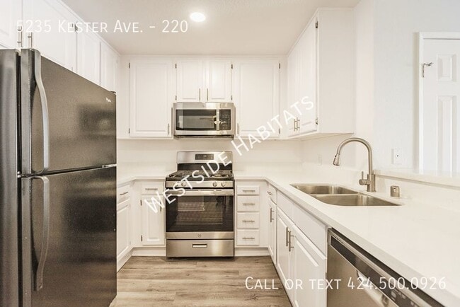 Building Photo - 5235 Kester - Gorgeous, fully renovated bu...