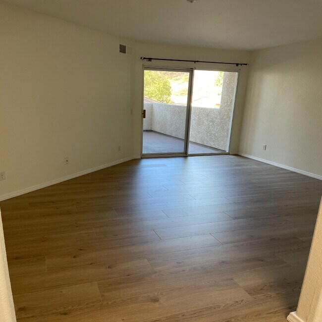 Foto del edificio - 11215 Affinity Ct