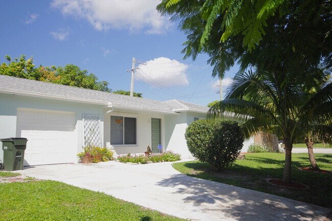 Building Photo - 3111 Lake Ida Road