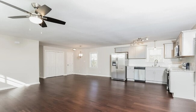 Building Photo - 631 Hurley Rd