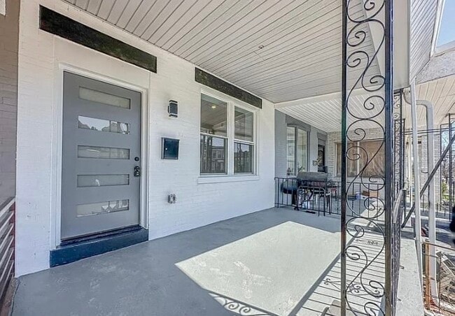 Foto del edificio - 6113 Webster St