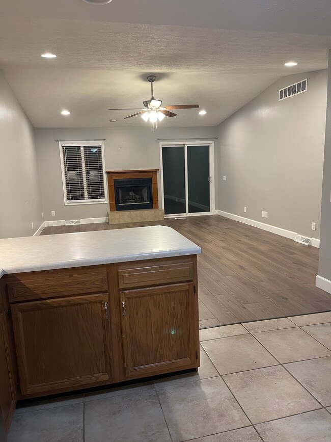 Building Photo - 4036 Oakbrook Ct