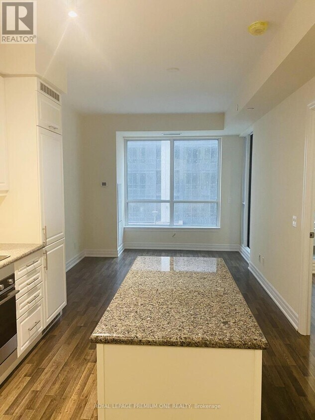 Photo principale - 9085-9085 Jane St