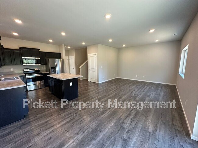 Building Photo - 6461 Hornet Cir NE