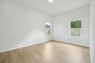 Building Photo - 301 Cartersville St