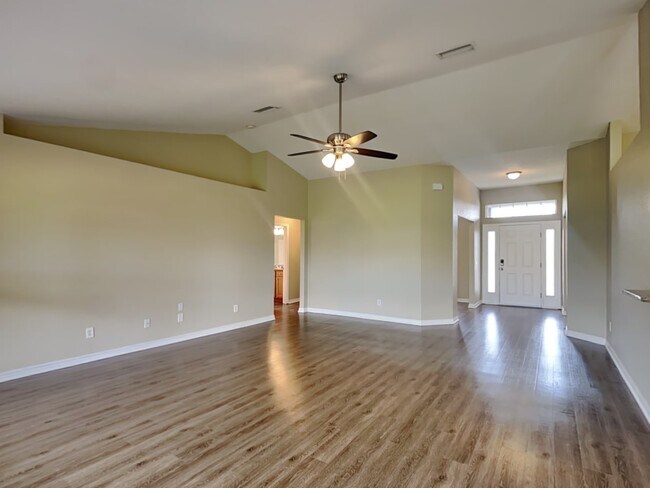 Building Photo - 304 Mendoza St