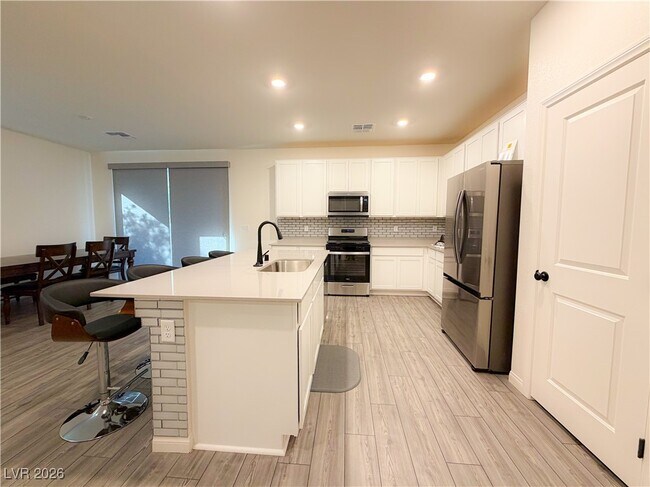 Foto del edificio - 9827 Cluny Ave