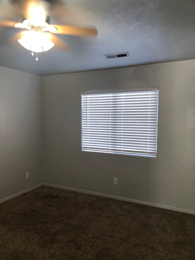 Building Photo - 444 Sunland Dr
