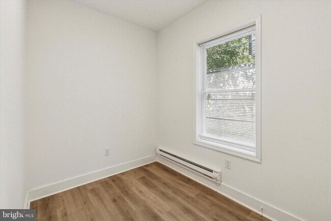 Building Photo - 1945 Dennie St