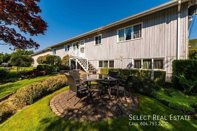 Photo du bâtiment - 7465 Crestwood Dr