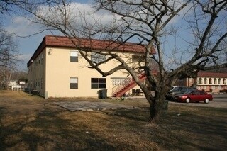 Building Photo - 935 Linde Ave