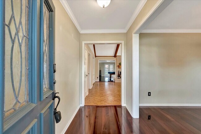 Foto del edificio - 1710 San Sebastian Ln