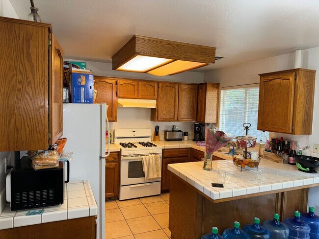 Foto del edificio - 323 W Packwood Ave